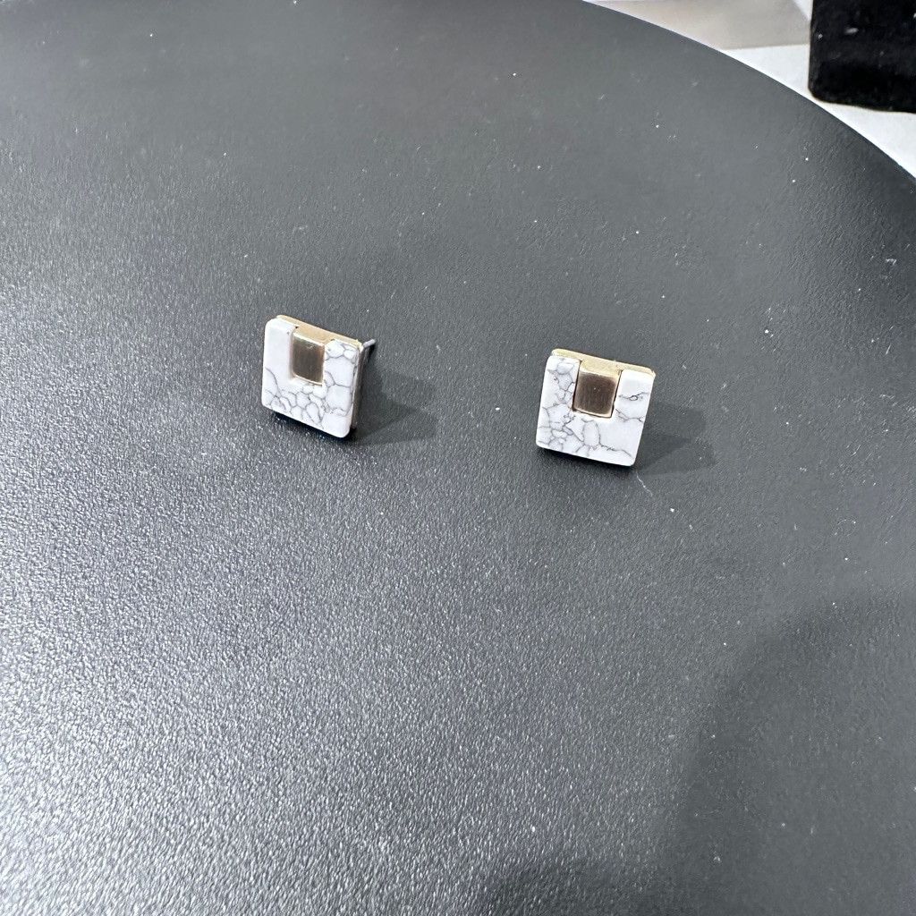 The Unbranded Brand Women's Unbranded White Gold Square Earrings Size ONE SIZE - 3 Thumbnail