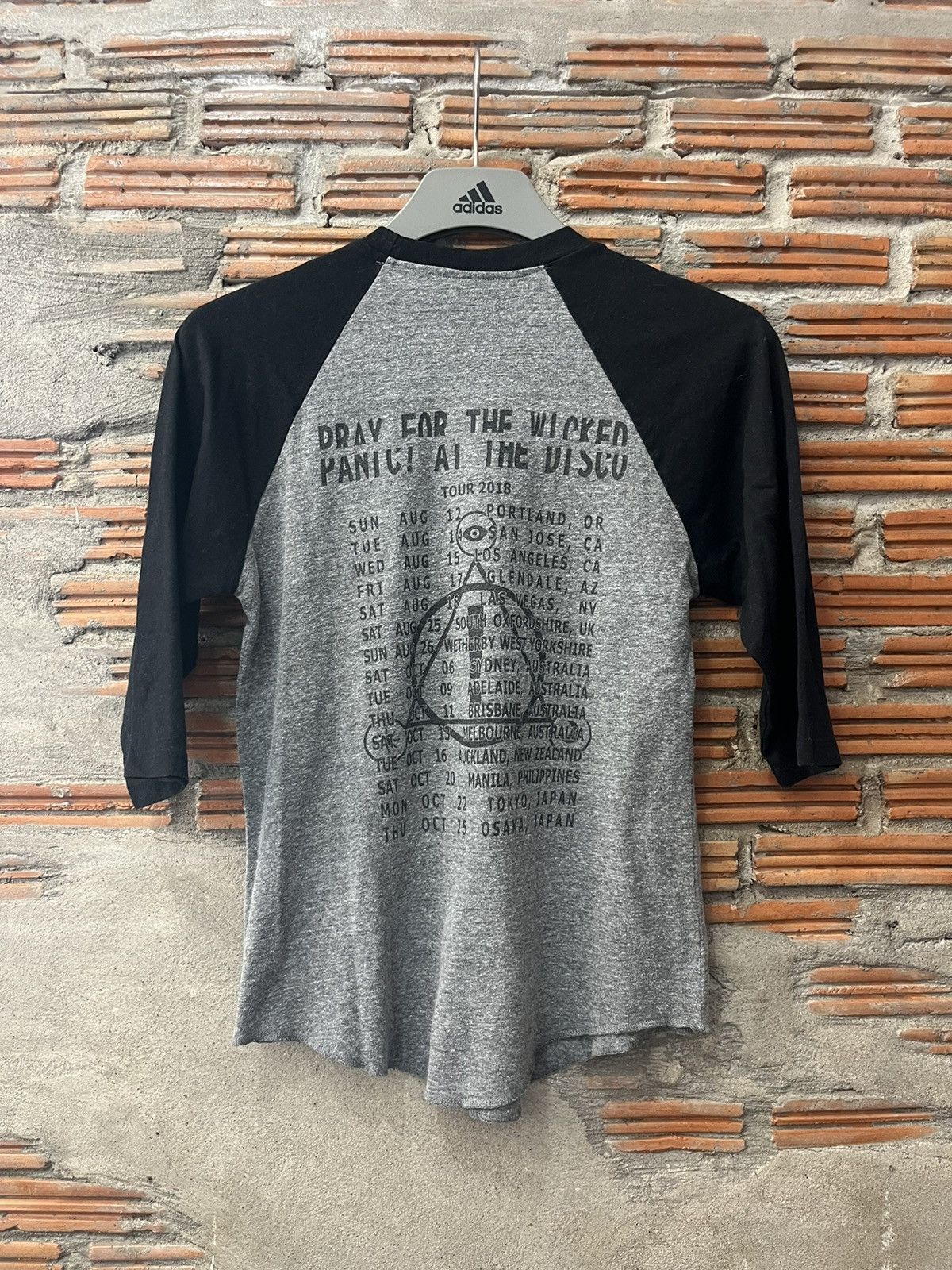 Band Tees PANIC ! AT THE DISCO Pray For The Wicked Tour 2018’s Tshirt Size US S / EU 44-46 / 1 - 3 Thumbnail