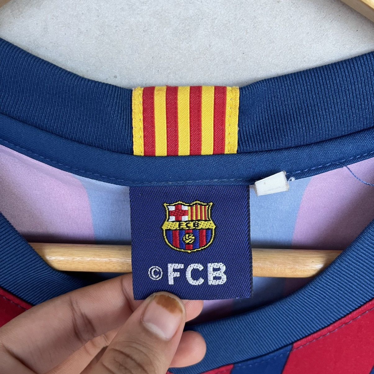 Other Vintage Barcelona Red & Blue Striped Football Shirt Size L Size US L / EU 52-54 / 3 - 7 Thumbnail
