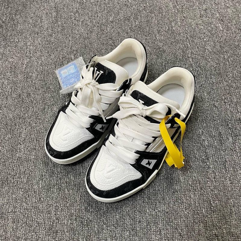 Louis Vuitton Louis Vuitton Trainer Low Top Casual Sneakers for Women 0079 Size US 6 / IT 36 - 1 Thumbnail