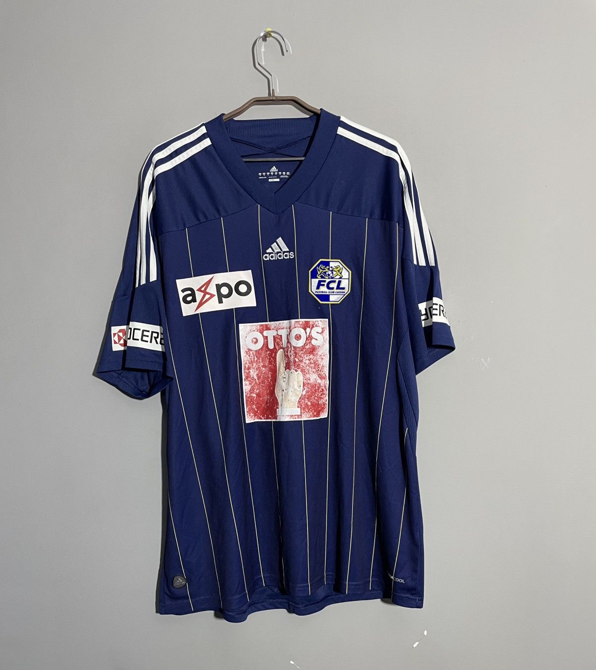 Vintage FC Luzern 2011-2012 Home Training Jersey size XL Size US XL / EU 56 / 4 - 1 Thumbnail