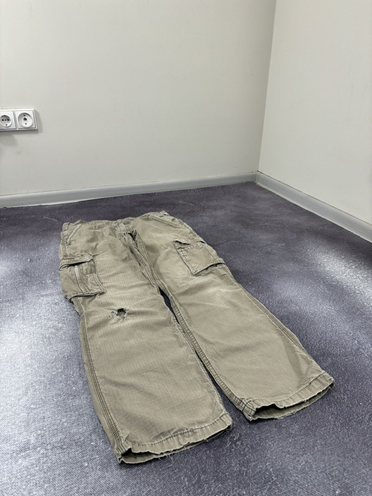 Carhartt Vintage Carhartt Y2K Relaxed Fit Utility Hype Cargo Pants Size US 33 - 13 Thumbnail