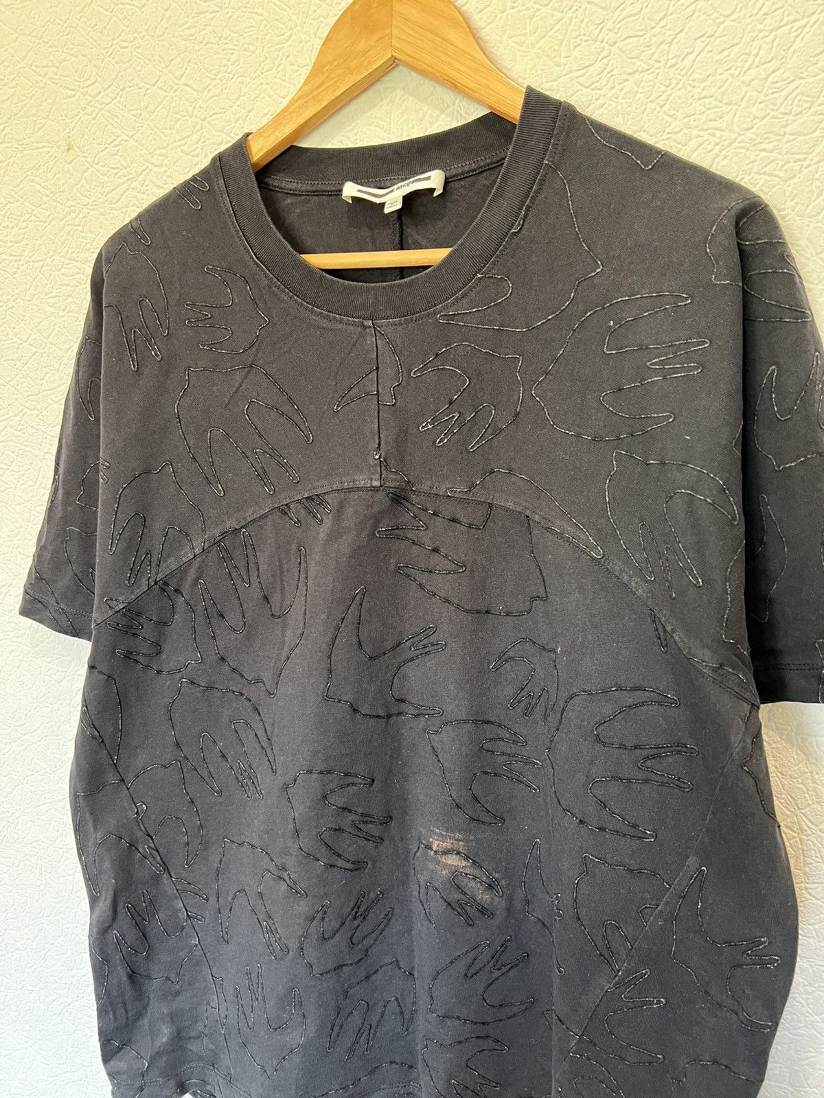 Alexander McQueen Alexander Mcqueen Black Monogrammed T Shirt Tee Mens Size US M / EU 48-50 / 2 - 2 Thumbnail