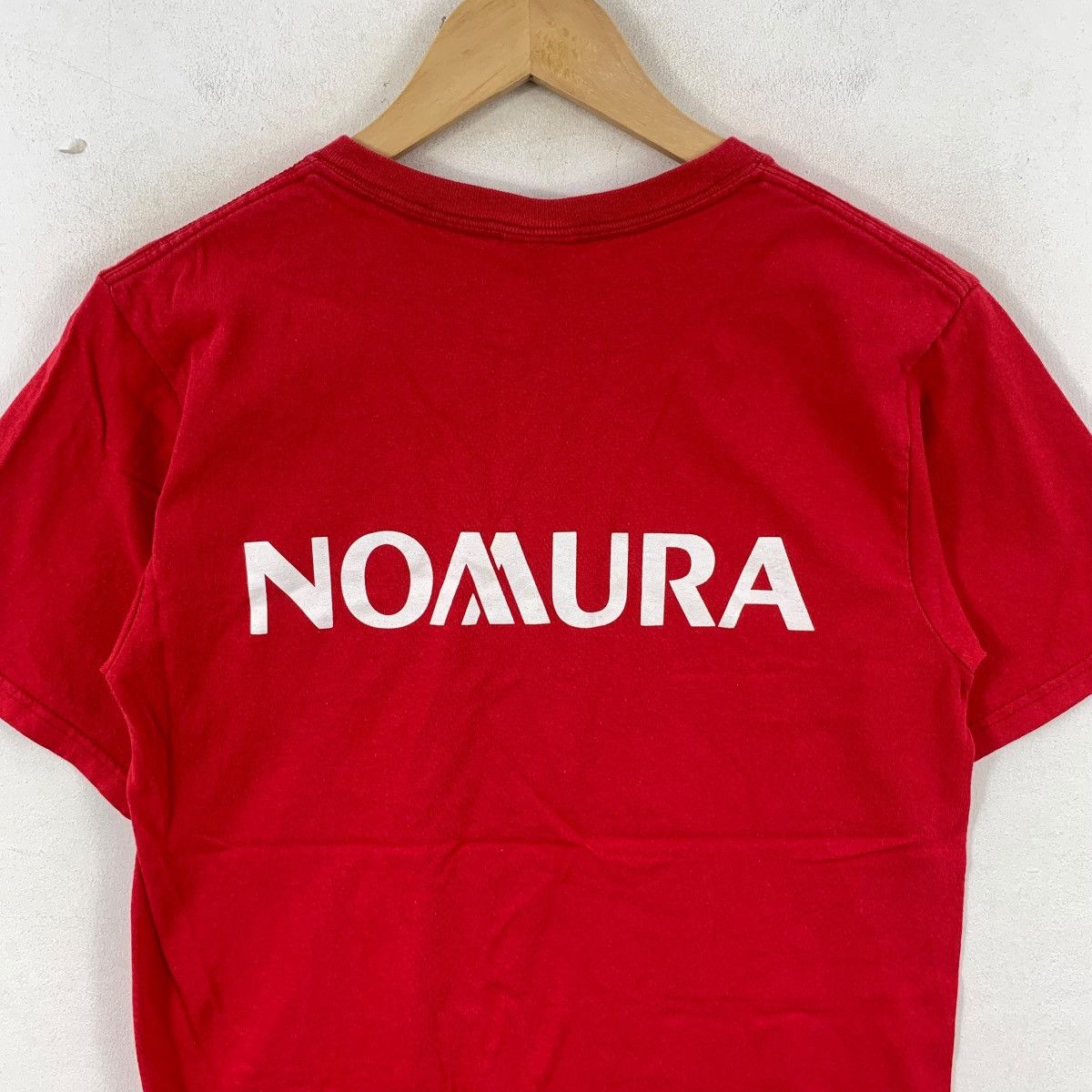 Vintage Vintage NOMURA HOLDING JAPAN Investment Bank Promo Tee Shirt Size US S / EU 44-46 / 1 - 7 Thumbnail