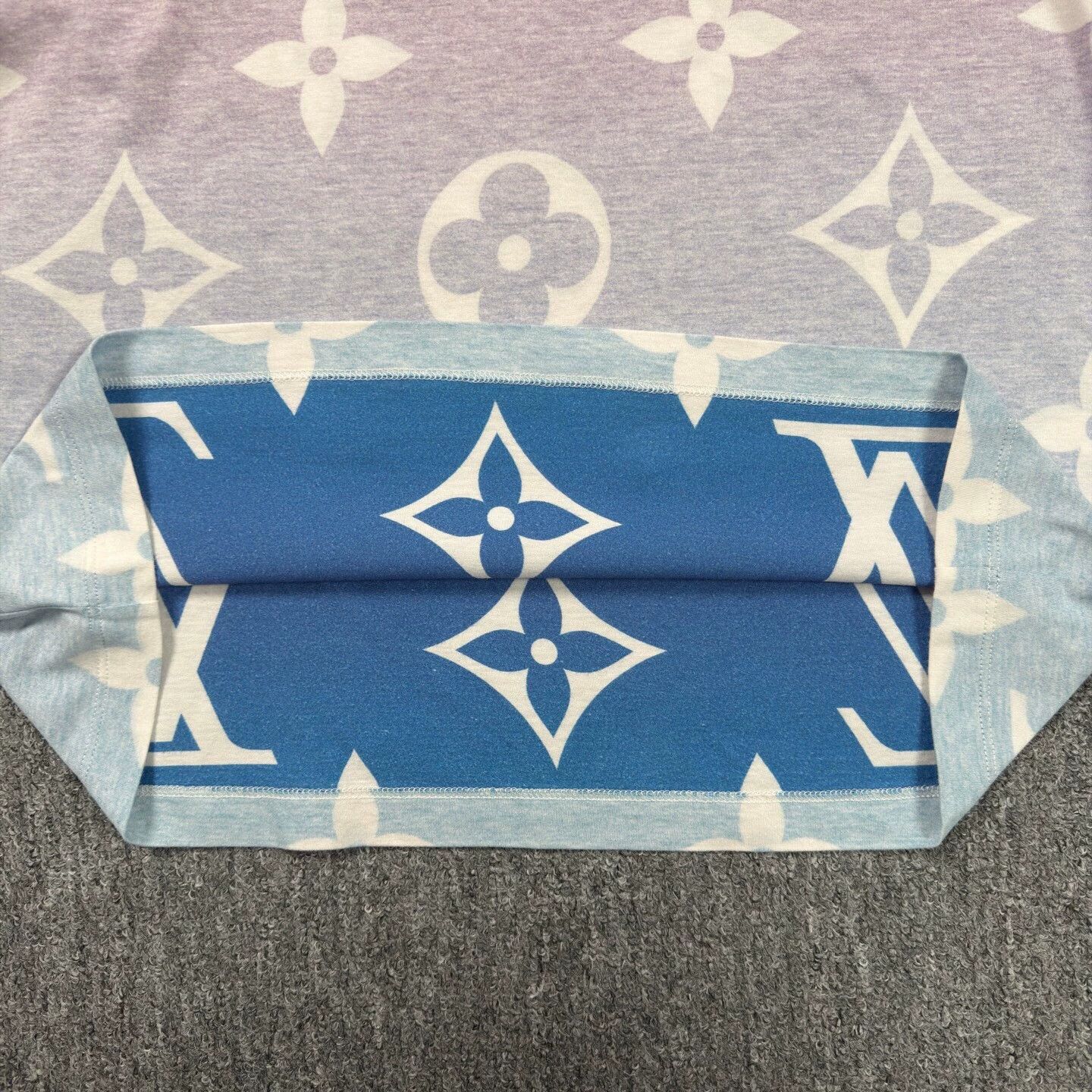 Louis Vuitton LV blue-pink gradient allover print chain short-sleeve M Size M / US 6-8 / IT 42-44 - 7 Thumbnail
