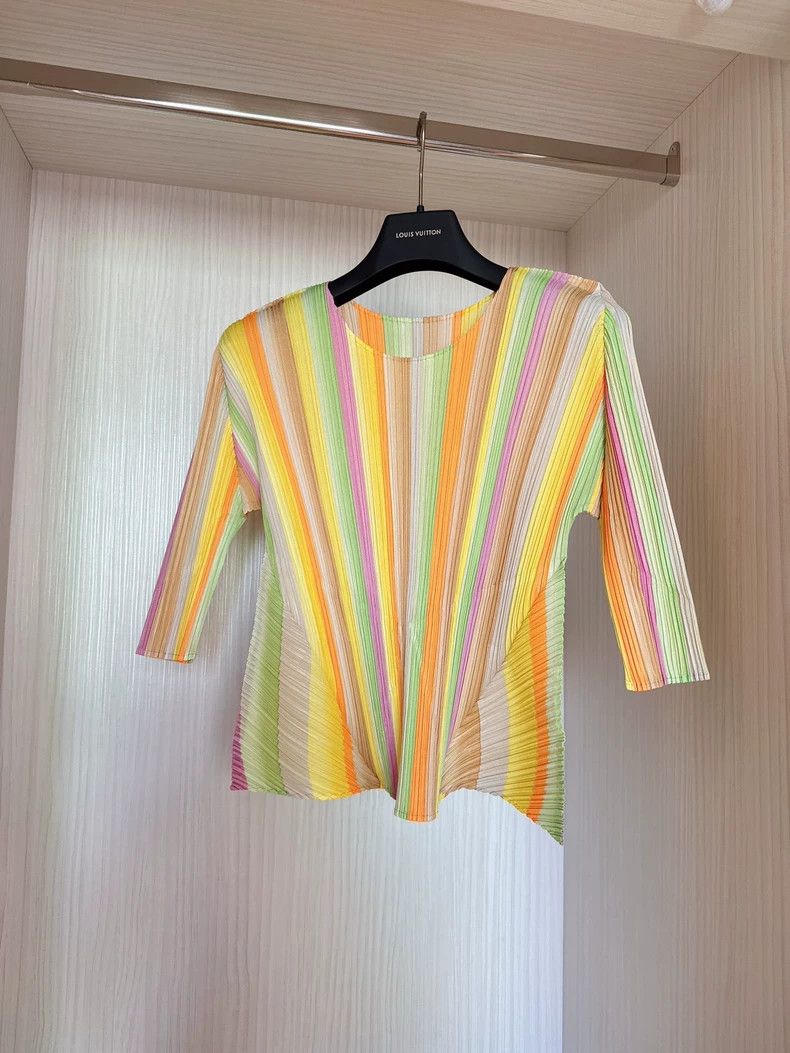 Issey Miyake Issey Miyake size:3 Yellow rainbow top with long sleeves Size S / US 4 / IT 40 - 1 Thumbnail