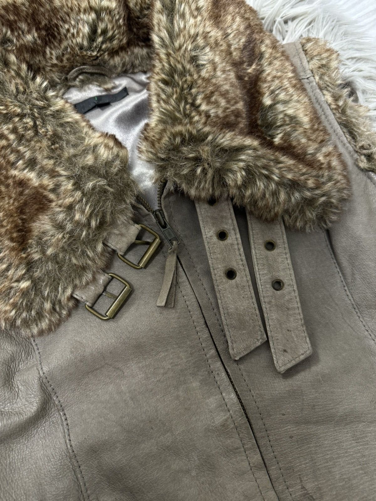 Japanese Brand × Vintage Vintage Leather Fur Bondage Vest Size L / US 10 / IT 46 - 11 Thumbnail