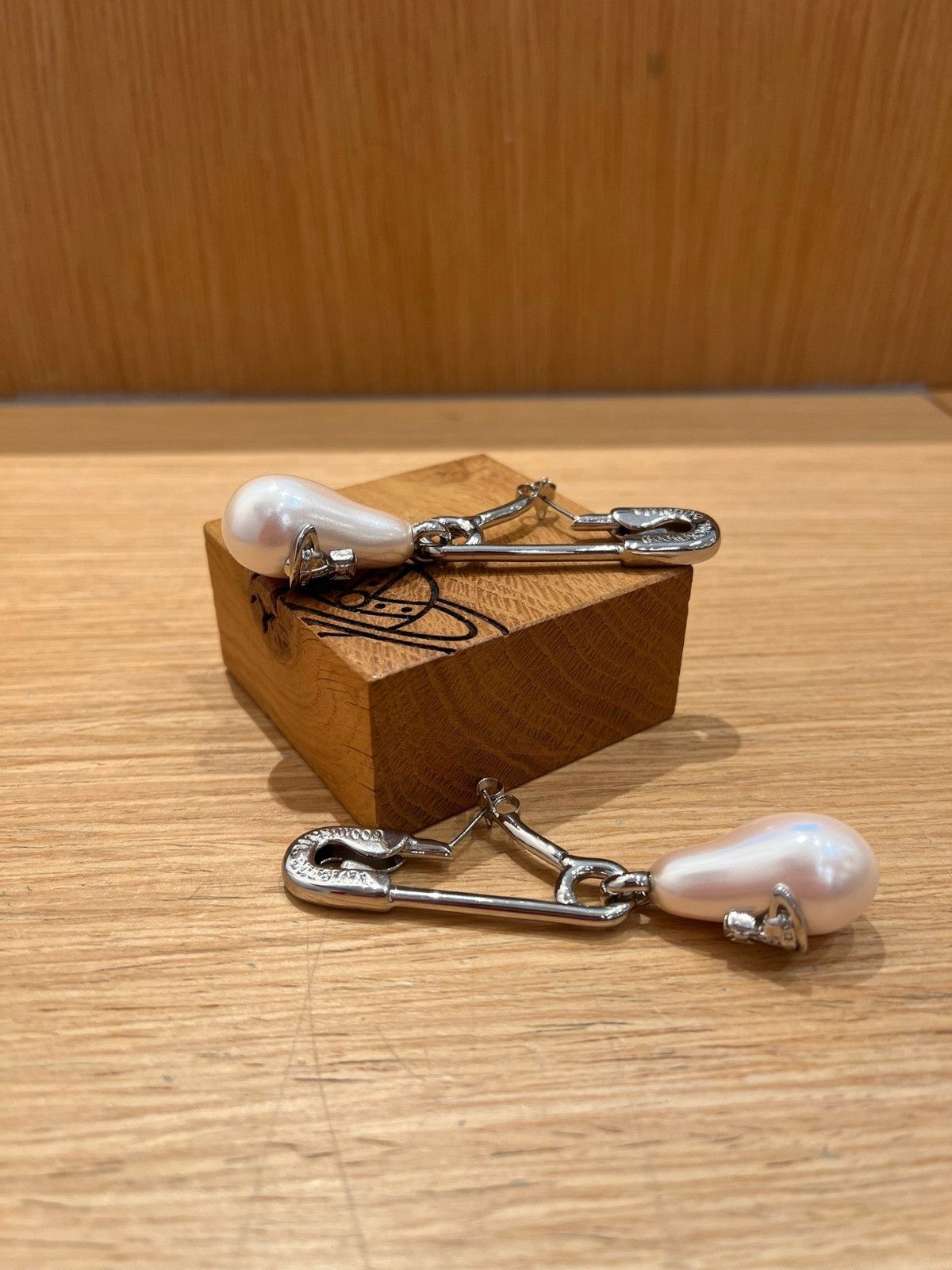Vivienne Westwood o1f1d3z0525 Size: OS / Yael Earrings in Silver Size ONE SIZE - 1 Preview