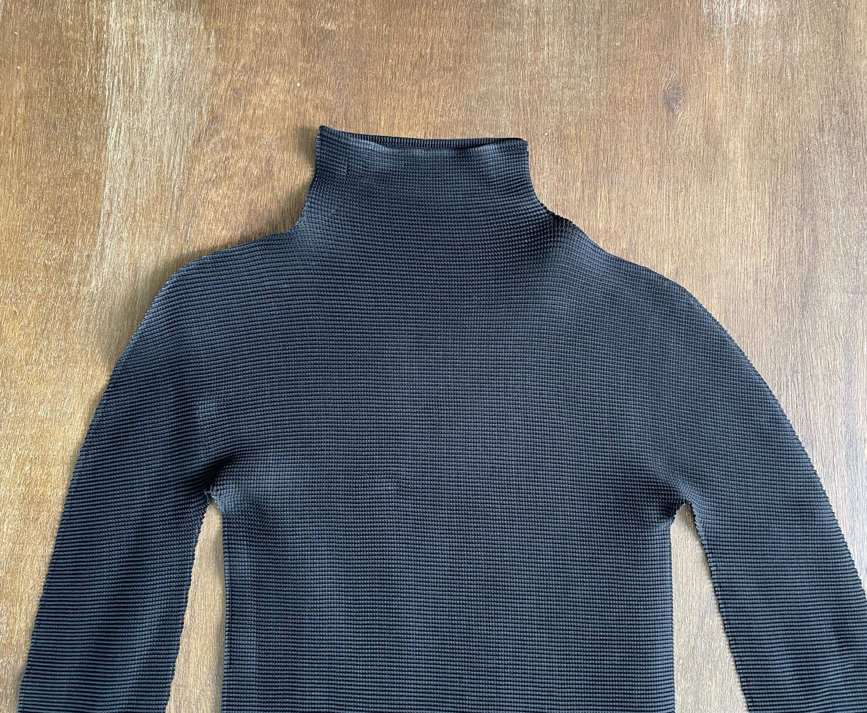 Issey Miyake ISSEY MIYAKE ME Classic Turtle Neck Top Size XS / US 0-2 / IT 36-38 - 2 Thumbnail