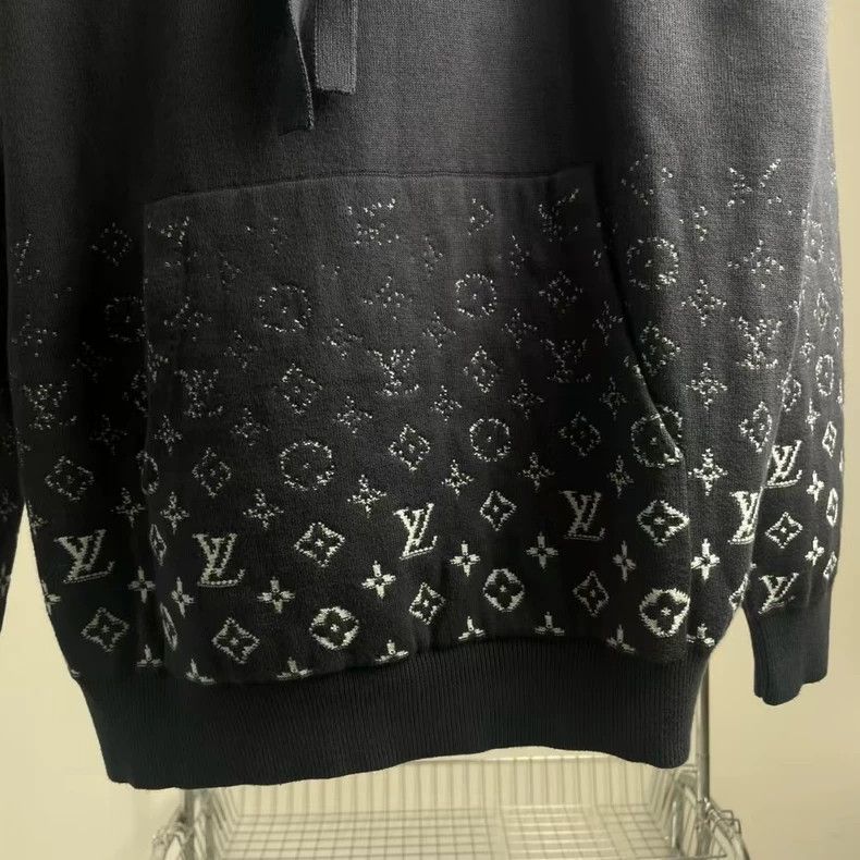 Louis Vuitton Louis Vuitton Blue gradient half-print hooded sweatshirt Size US M / EU 48-50 / 2 - 3 Thumbnail