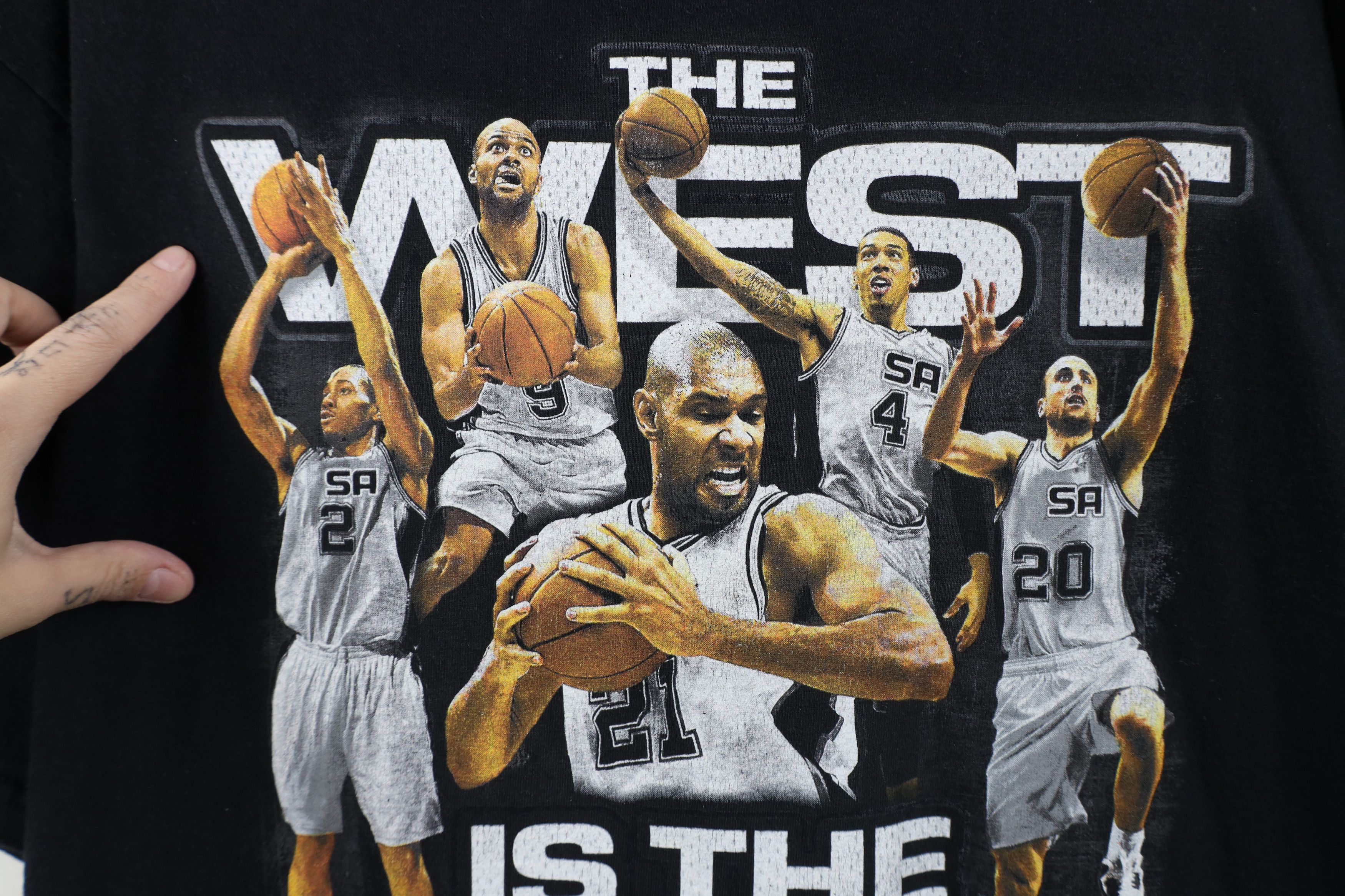 Vintage Vintage Y2K Faded San Antonio Spurs Basketball T-Shirt Black Size US XXL / EU 58 / 5 - 5 Thumbnail