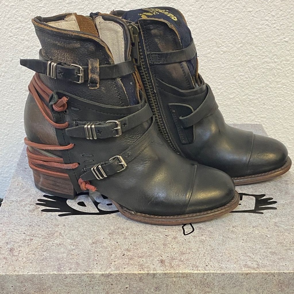 FREEBIRD Freebird Women's Black Leather Ankle Boots Size US 7 / IT 37 - 6 Thumbnail