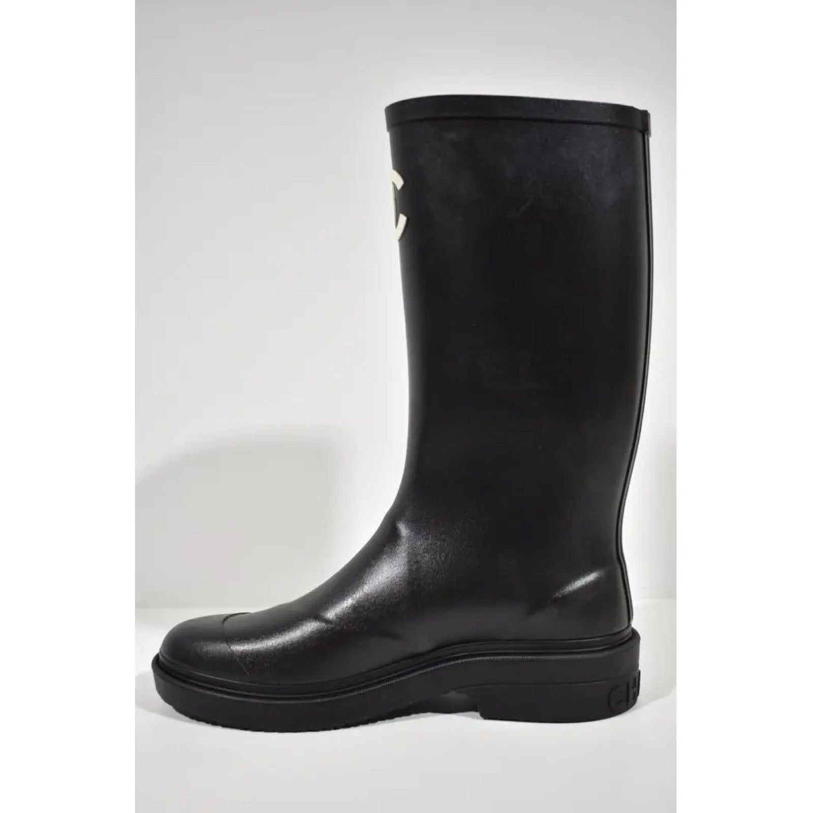 Chanel Chanel REV Black White CC Logo High Rubber Rain Boots 40 Size US 10 / IT 40 - 9 Thumbnail