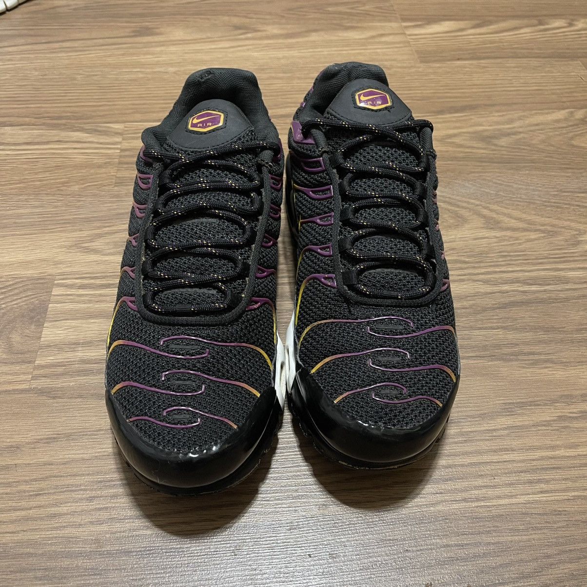 Nike Nike Air Max Plus Black Berry Gold Lakers Size US 11.5 / EU 44-45 - 4 Thumbnail
