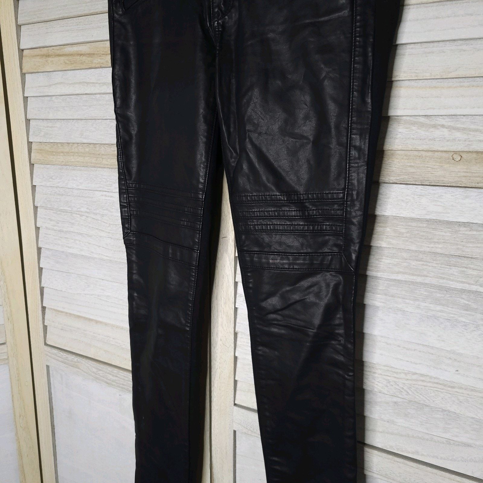 Anthropologie Pilcro Anthropologie 26 Vegan Leather Pants Black Skinny Size 28" / US 6 / IT 42 - 7 Thumbnail
