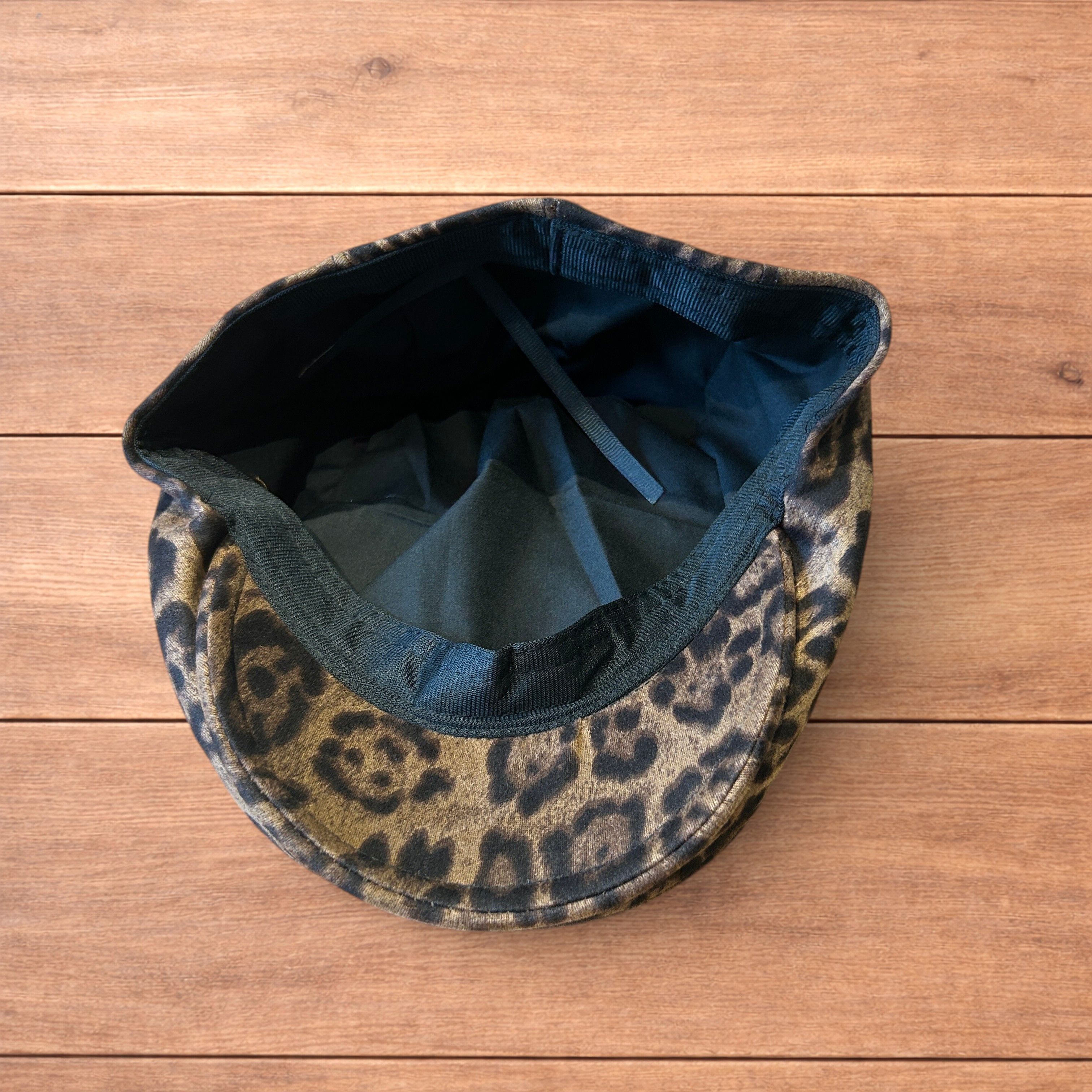 Japanese Brand Vintage style newsboy flat cap beret in leopard colour way.. Size ONE SIZE - 6 Thumbnail