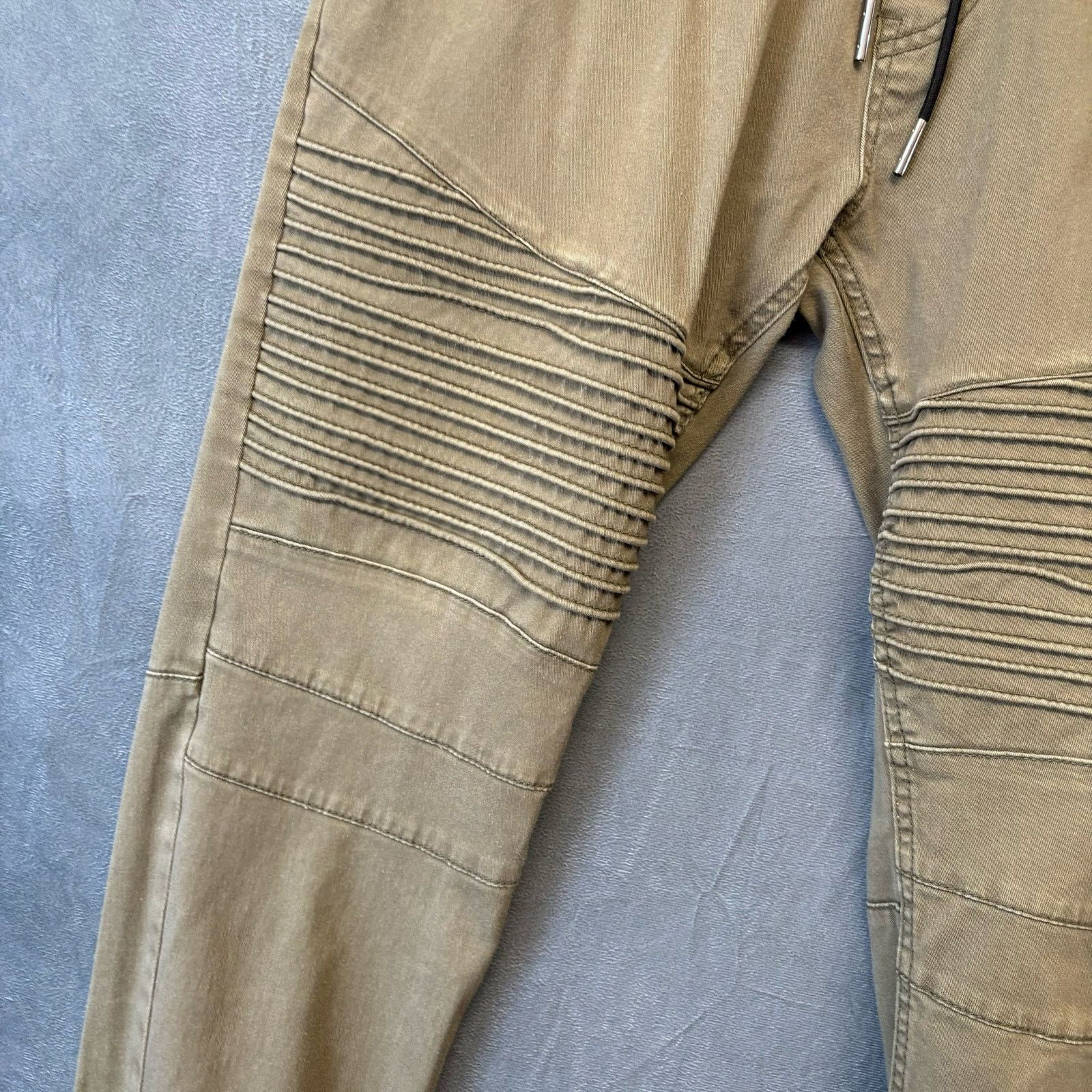 Other Divided Army Green Joggers Men’s Size 32 Drawstring Military Size US 32 / EU 48 - 3 Thumbnail