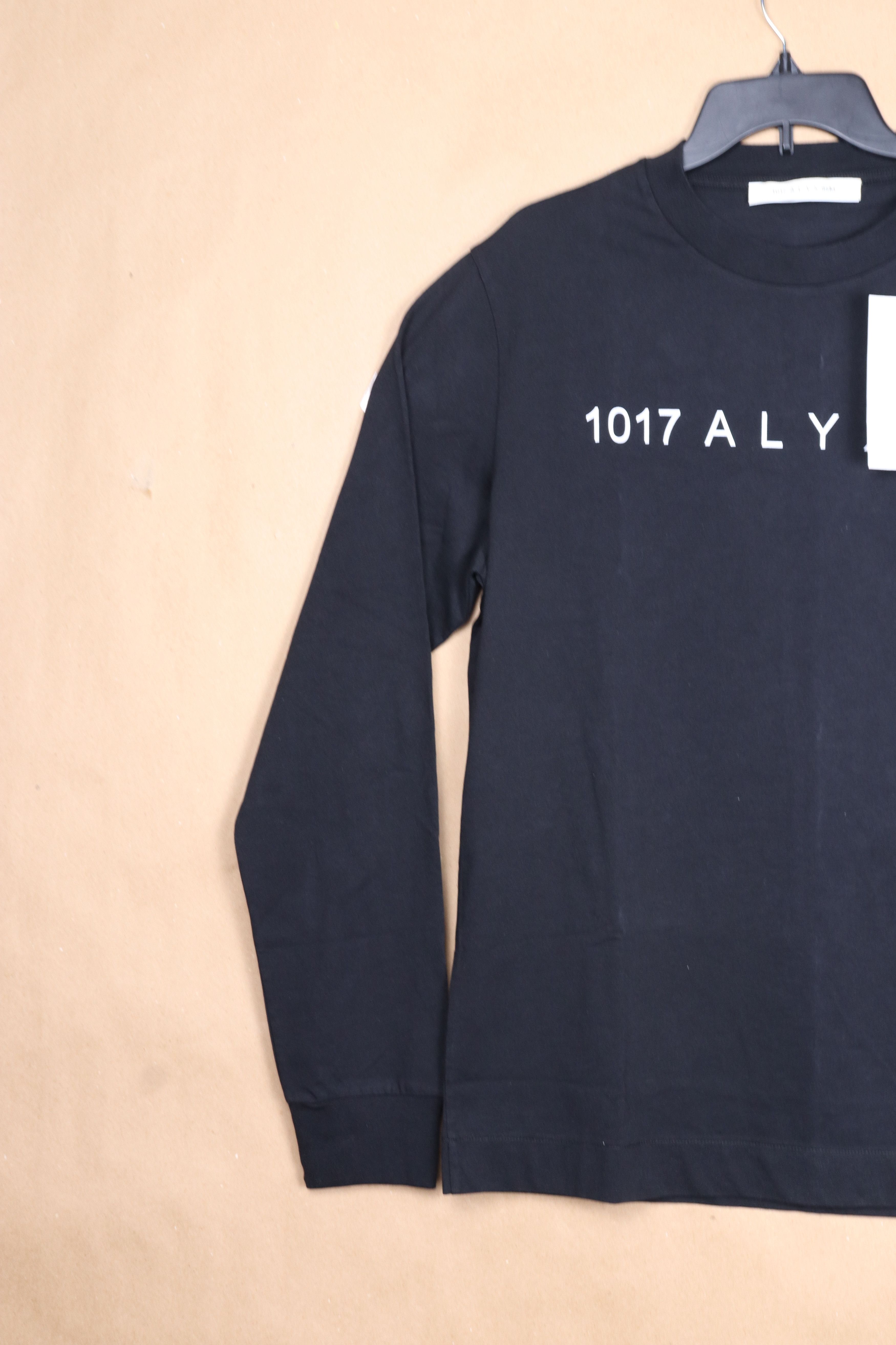 1017 ALYX 9SM o1rshd10124 Logo L/S Tee in Black Size US XL / EU 56 / 4 - 4 Thumbnail