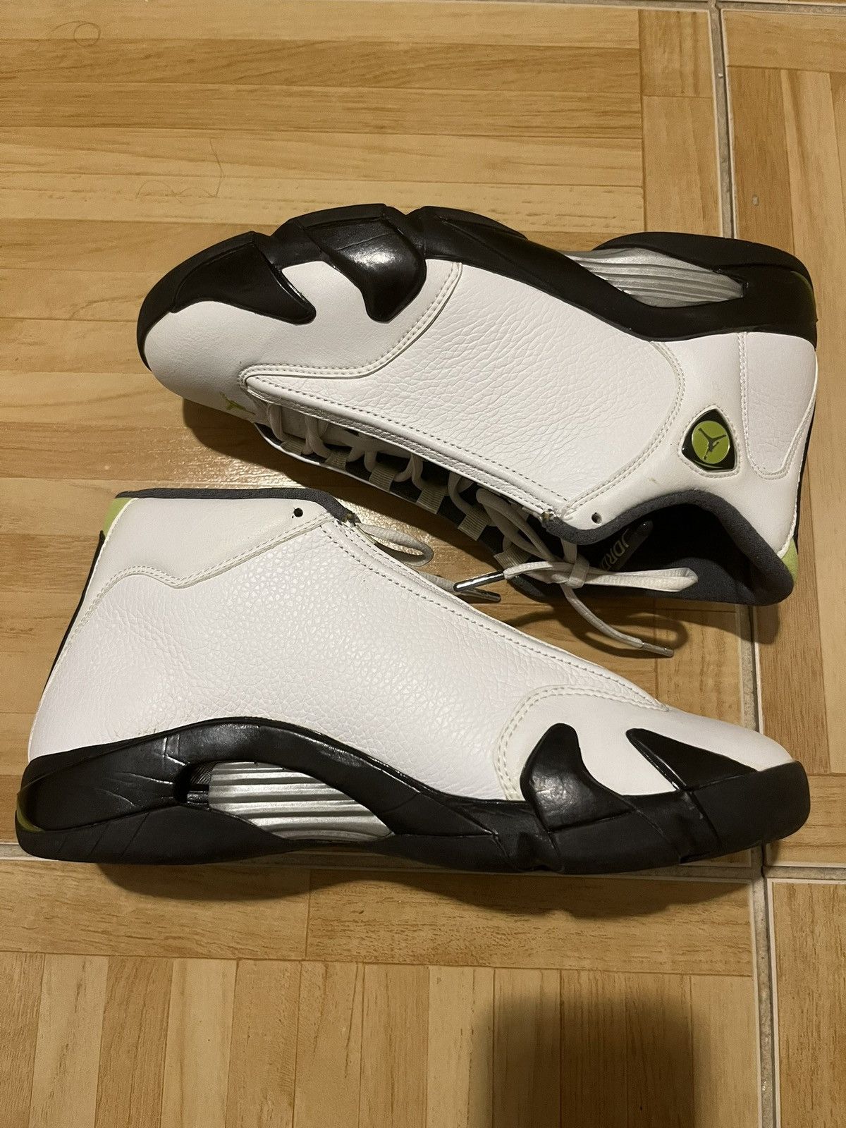 Jordan Brand Air Jordan 14 Retro White Chartreuse Black Preowned Sz 9.5 Size US 9.5 / EU 42-43 - 2 Thumbnail