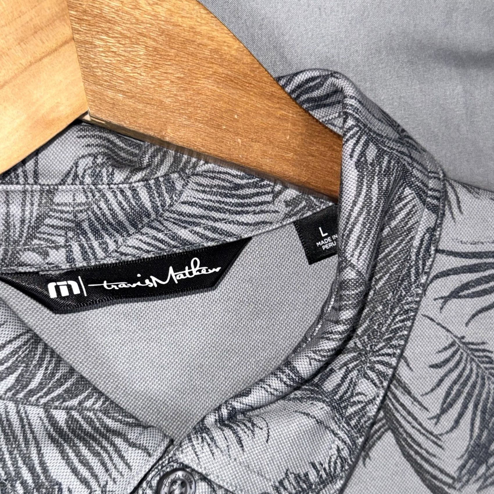 TravisMathew TravisMathew Polo Shirt Mens Large Gray Palm Print Golf Performance Stretch Polo Shirt Mens L Gray Palm Print Size US L / EU 52-54 / 3 - 3 Thumbnail