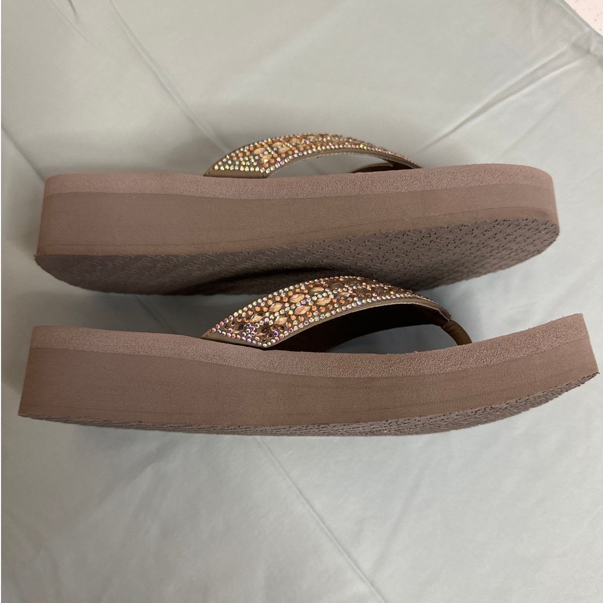 Other Cali Sketcher Taupe Yoga Foam Rhinestone Flip Flops Size 9 Size US 9 / IT 39 - 8 Thumbnail