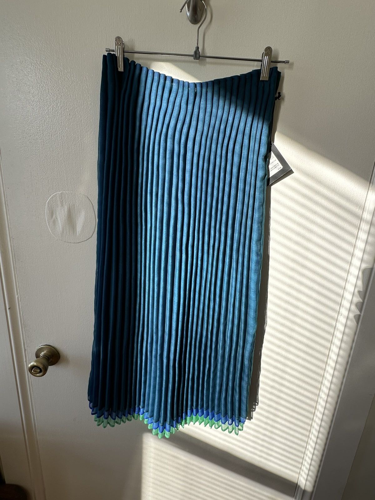 Issey Miyake NWT Issey Miyake Pleated Blue Skirt Size 28" / US 6 / IT 42 - 1 Thumbnail