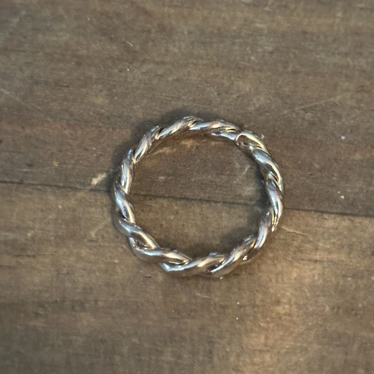 Other Gold tone thin twisted band ring Size ONE SIZE - 5 Thumbnail