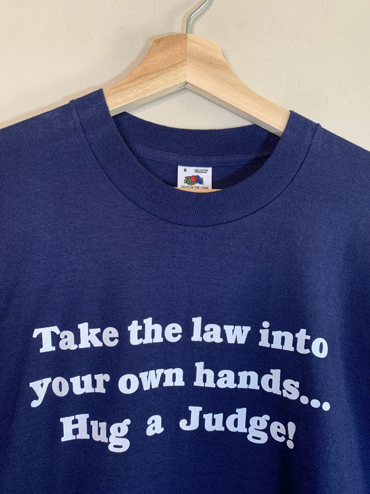 Vintage RARE* Vintage 90s Take Law Into Your Hands Hug A Judge Shirt Size US S / EU 44-46 / 1 - 2 Thumbnail