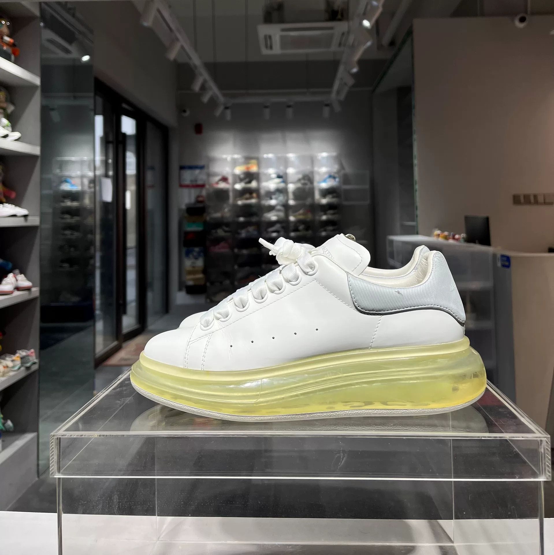 Alexander McQueen Alexander McQueen White Lowtop Sneakers 38 Women Size US 7.5 / IT 37.5 - 1 Thumbnail