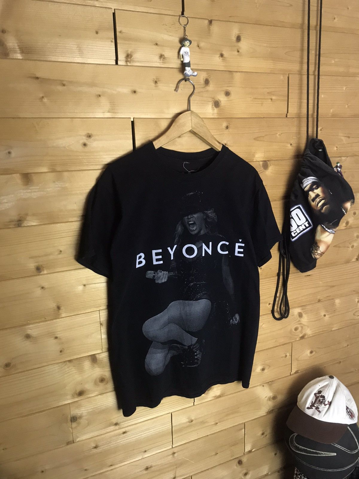 Band Tees Beyoncé Mrs. Carter 2014 tour t-shirt Size US M / EU 48-50 / 2 - 1 Thumbnail