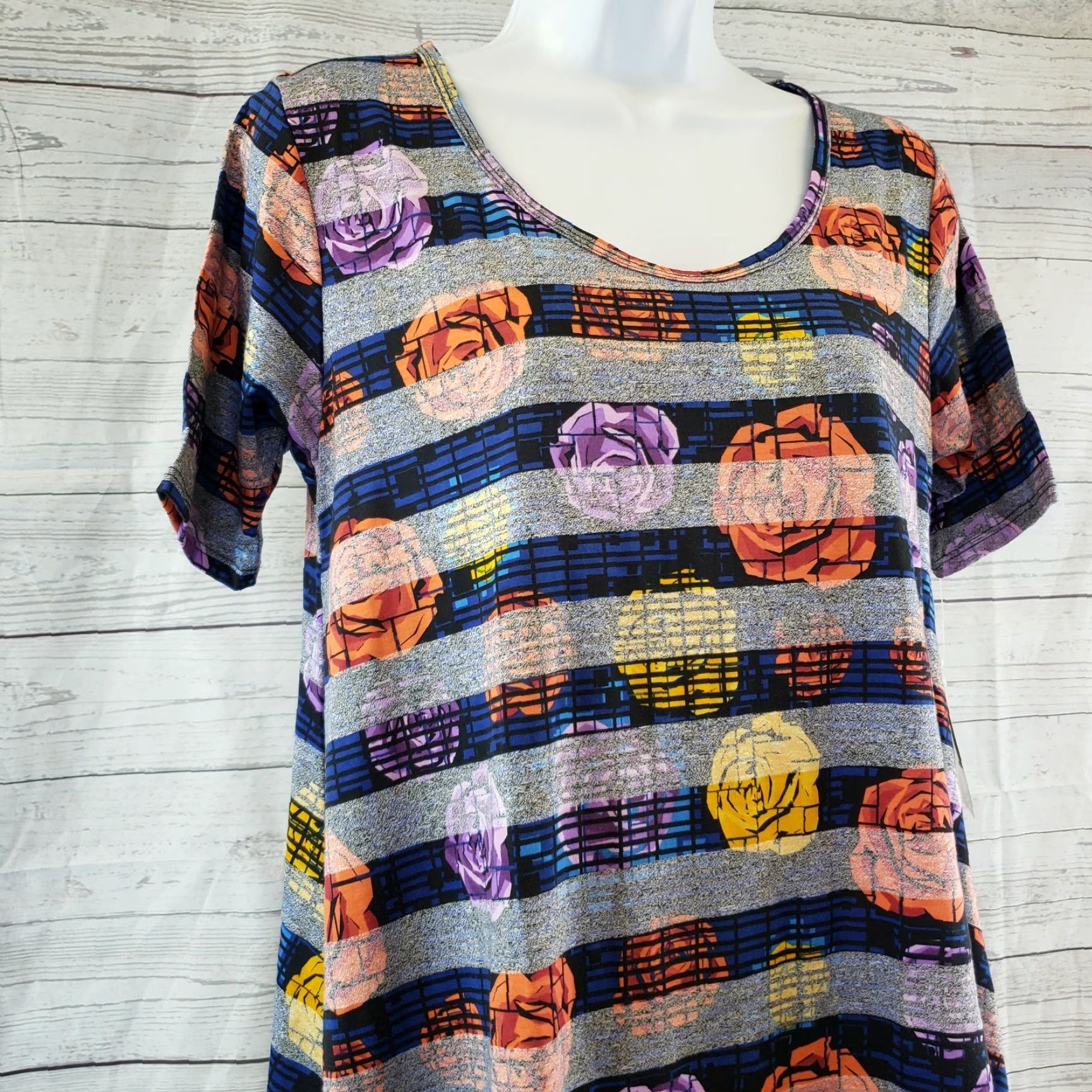 Vintage LuLaRoe Perfect T Shirt Womens 2XS Striped Blue Red Roses Short Sleeve Pullover Casual Size XXS / US 00 / IT 34 - 3 Thumbnail