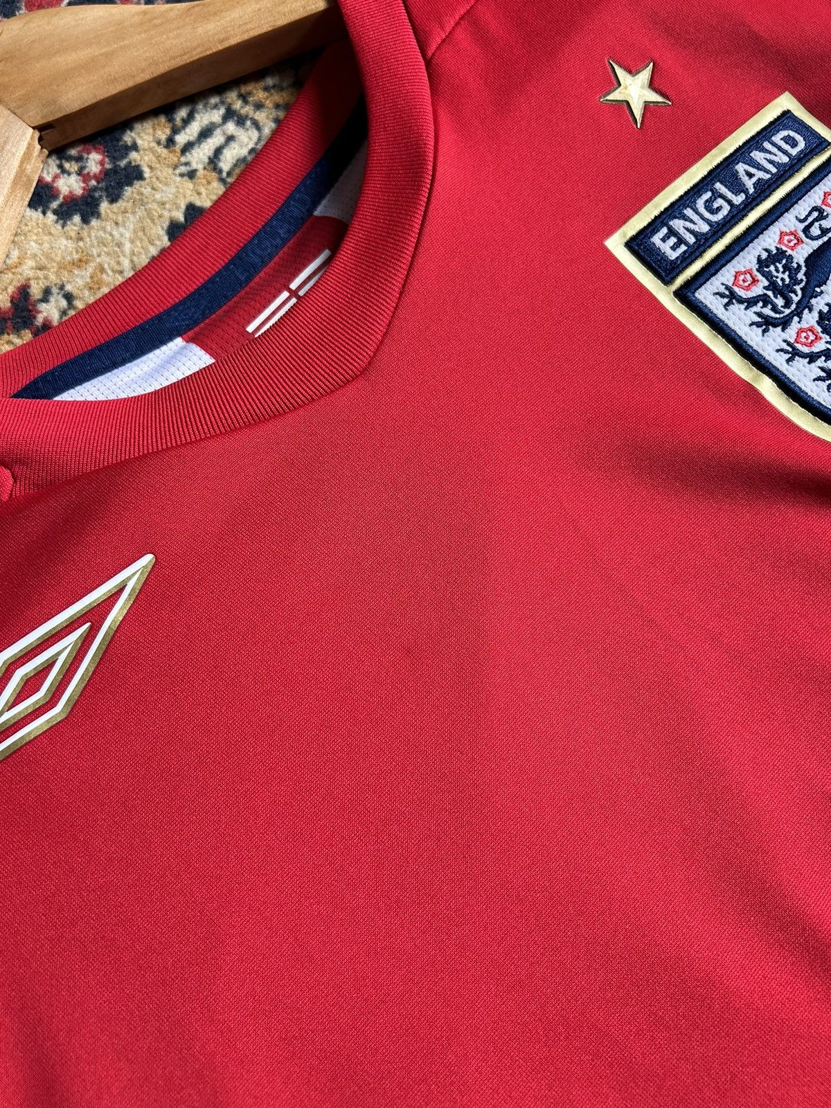 Umbro Umbro England away 2006/08 soccer jersey Size US L / EU 52-54 / 3 - 5 Thumbnail