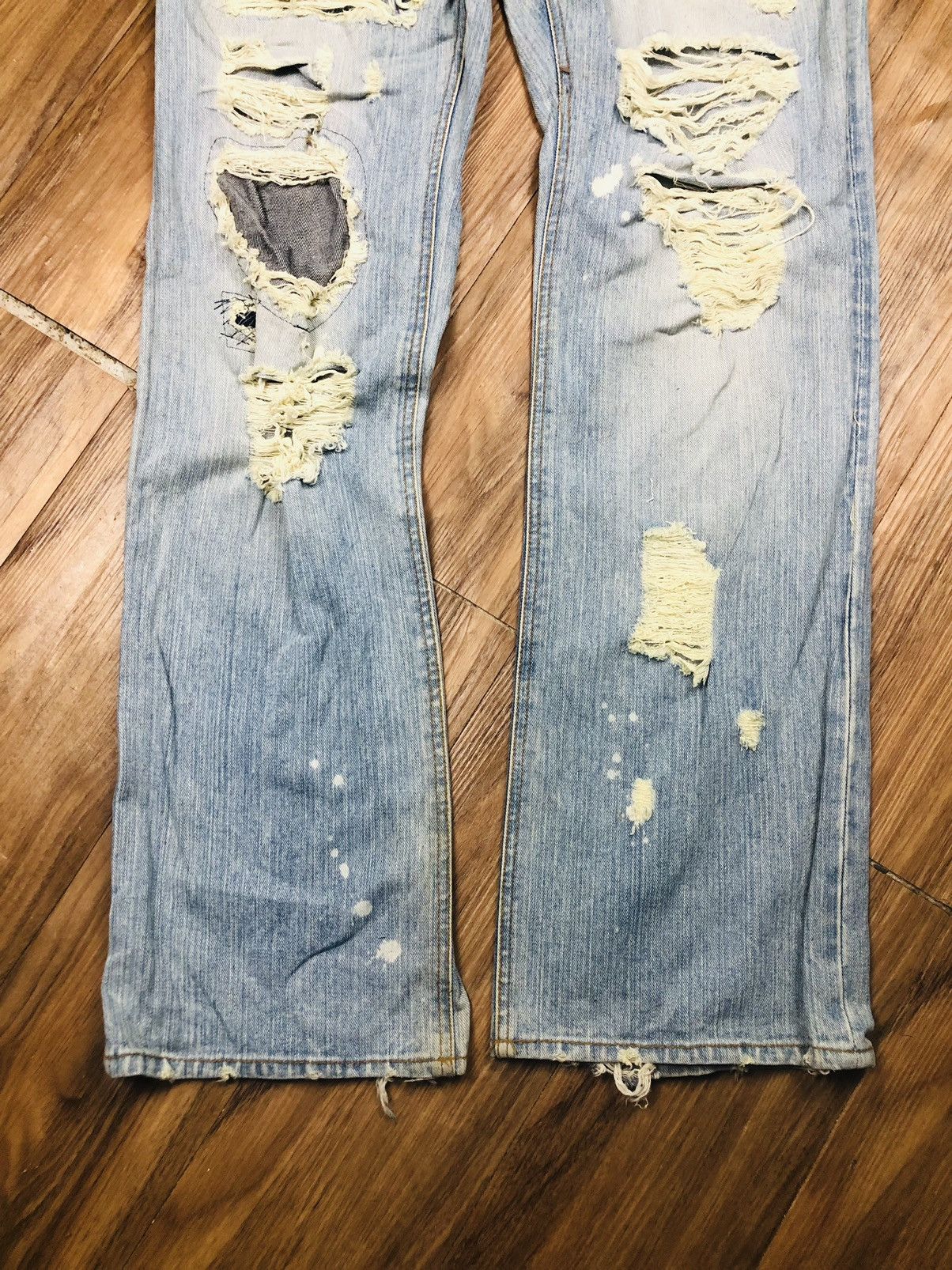 Japanese Brand EXHIBITIONIST Ripped Distressed Light Wash Jeans (37) Size US 31 - 4 Thumbnail