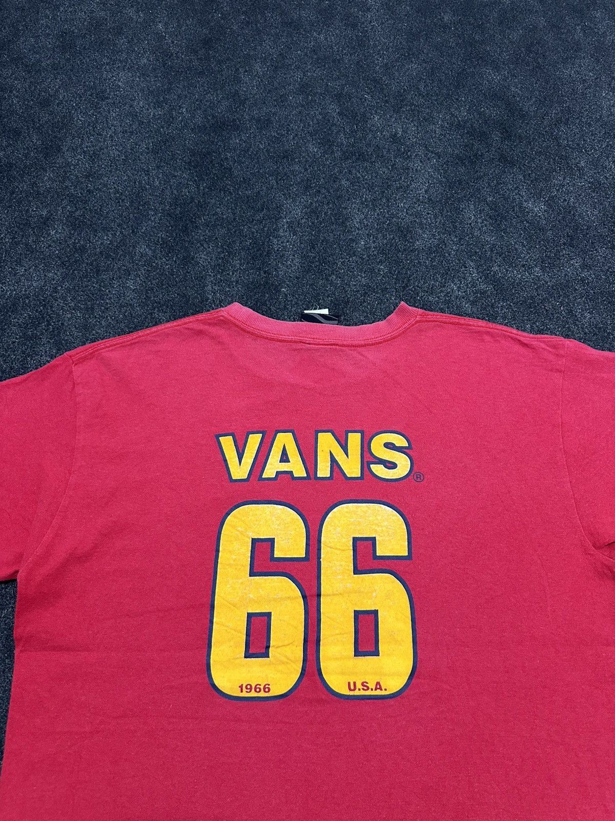 Vans Vintage 90s/Y2K VANS "66" USA Graphic T-Shirt - Red Size US L / EU 52-54 / 3 - 6 Thumbnail