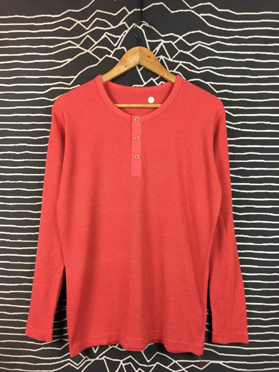 Uniqlo Uniqlo Waffle Knit Coral Salmon Red Minimalist Henley Tee Size US L / EU 52-54 / 3 - 1 Thumbnail