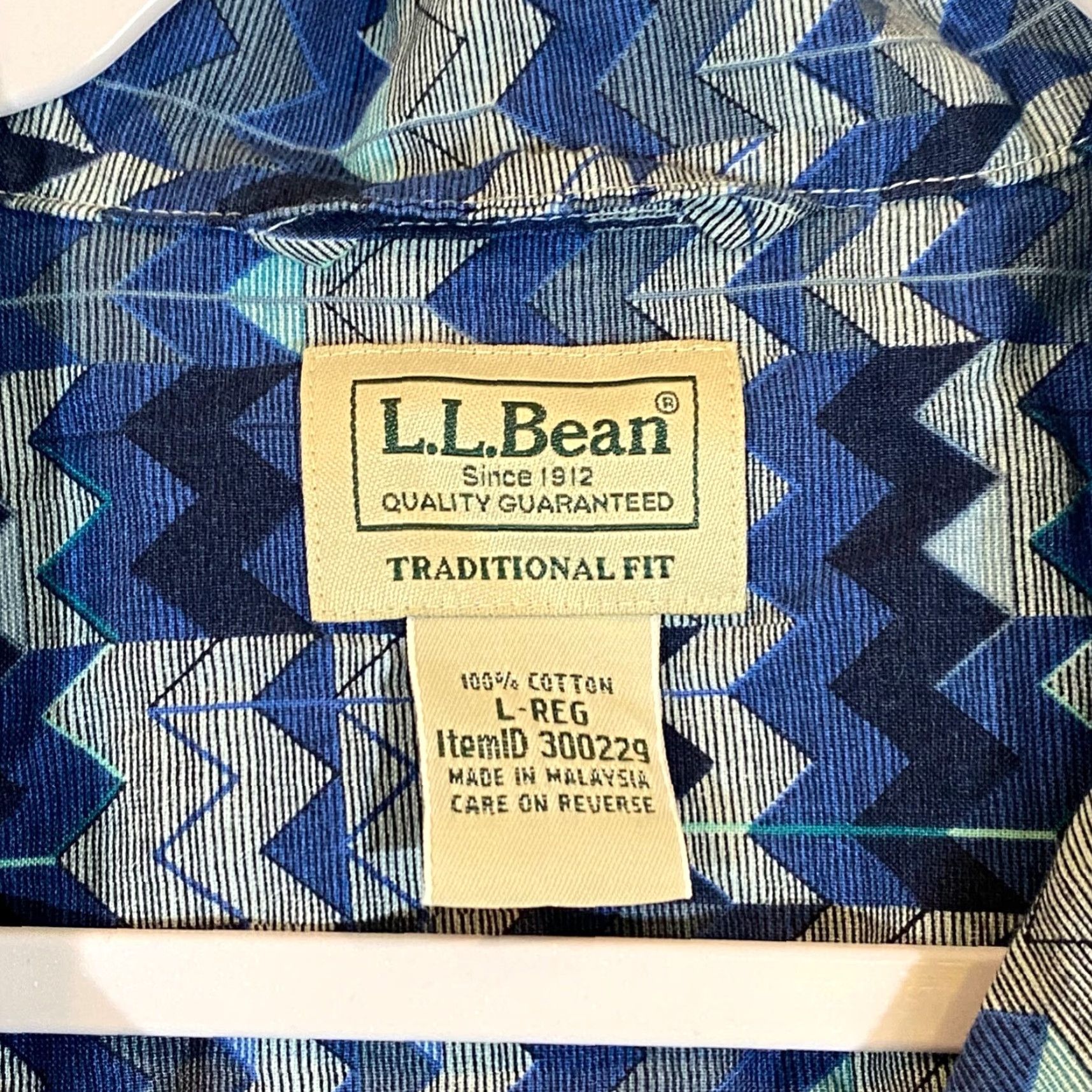 Vintage L.L. Bean Men's Shirt Large Blue Geometric Short Sleeve Button-Up Outdoor Casual Formal Travel Size US L / EU 52-54 / 3 - 2 Thumbnail