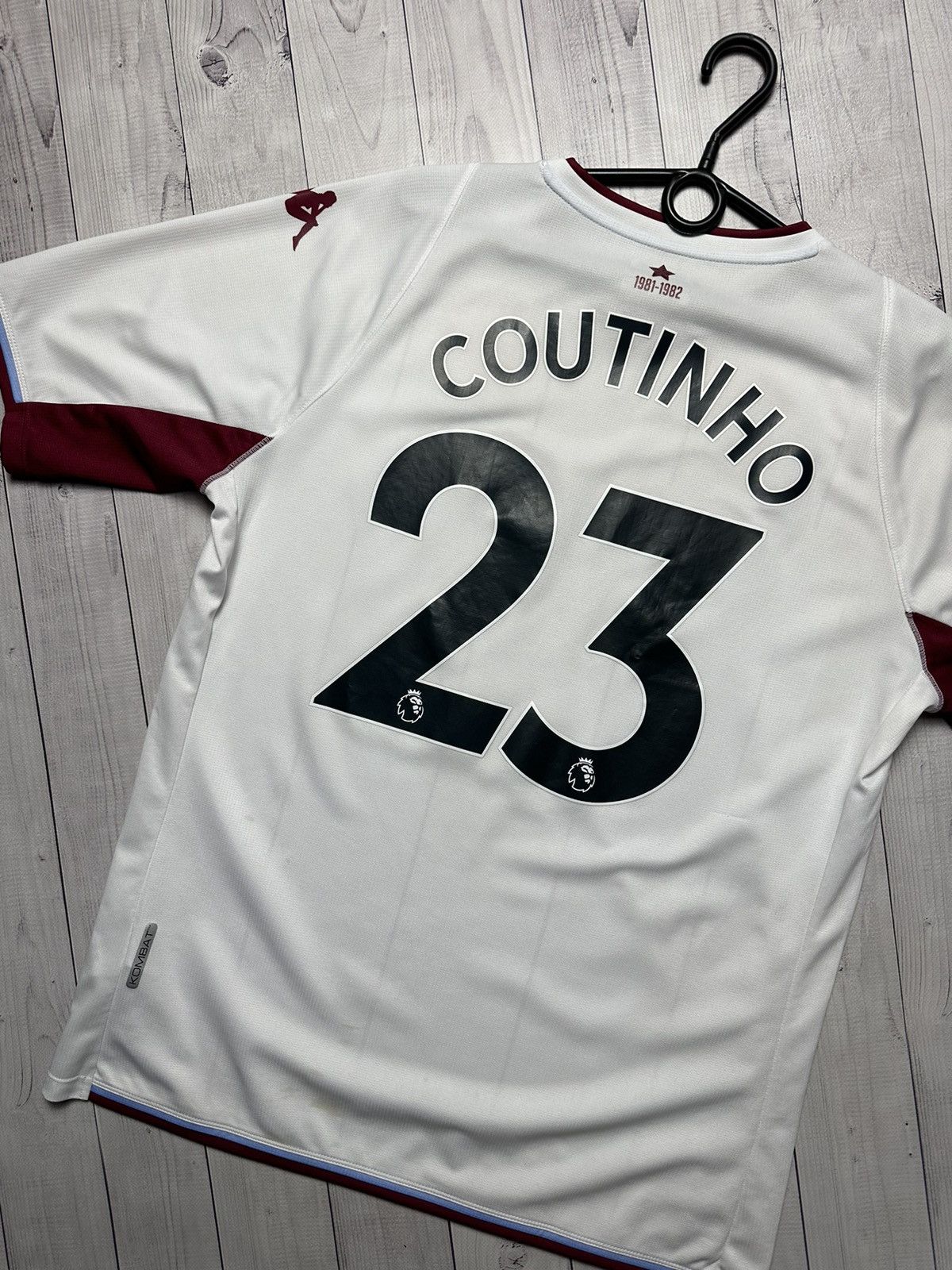 Vintage Vintage Aston Villa 23 Coutinho soccer jersey size L Size US L / EU 52-54 / 3 - 3 Thumbnail