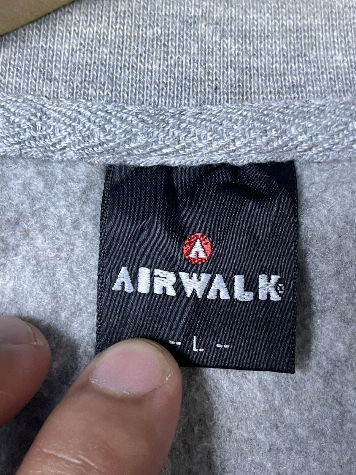 Airwalk × Japanese Brand × Vintage Vintage AIRWALK Graphic Crewneck Sweatshirt (98) Size US L / EU 52-54 / 3 - 8 Thumbnail