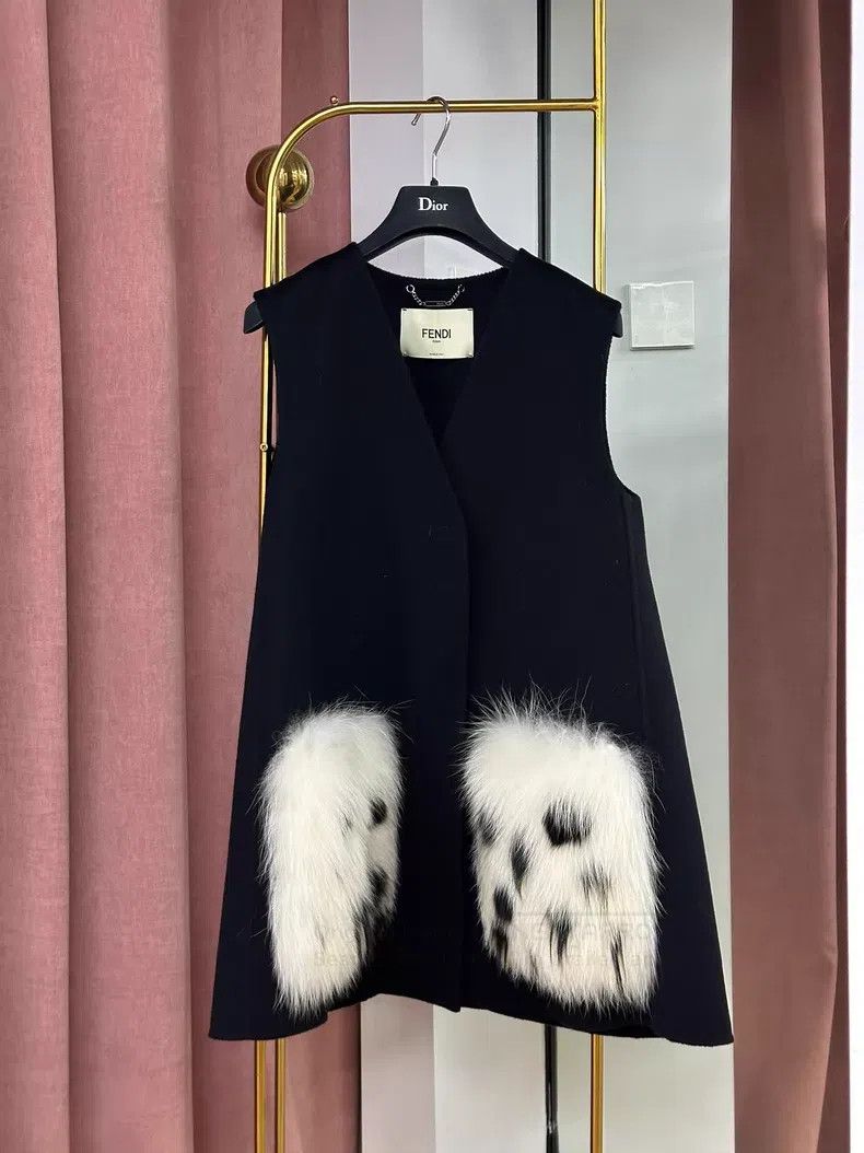 Fendi Fendi Black Fox Fur and Wool Blended Vest Jacket Size XS / US 0-2 / IT 36-38 - 1 Thumbnail