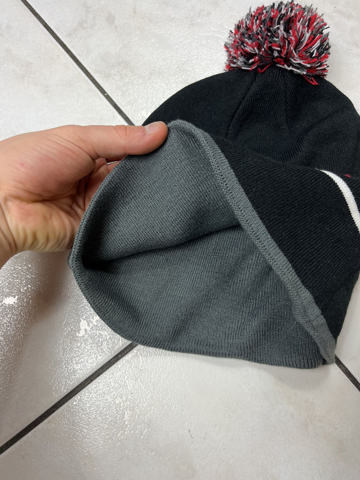 Oakley × Vintage Vintage Oakley archive y2k winter beanie hat pompom big logo Size ONE SIZE - 9 Thumbnail