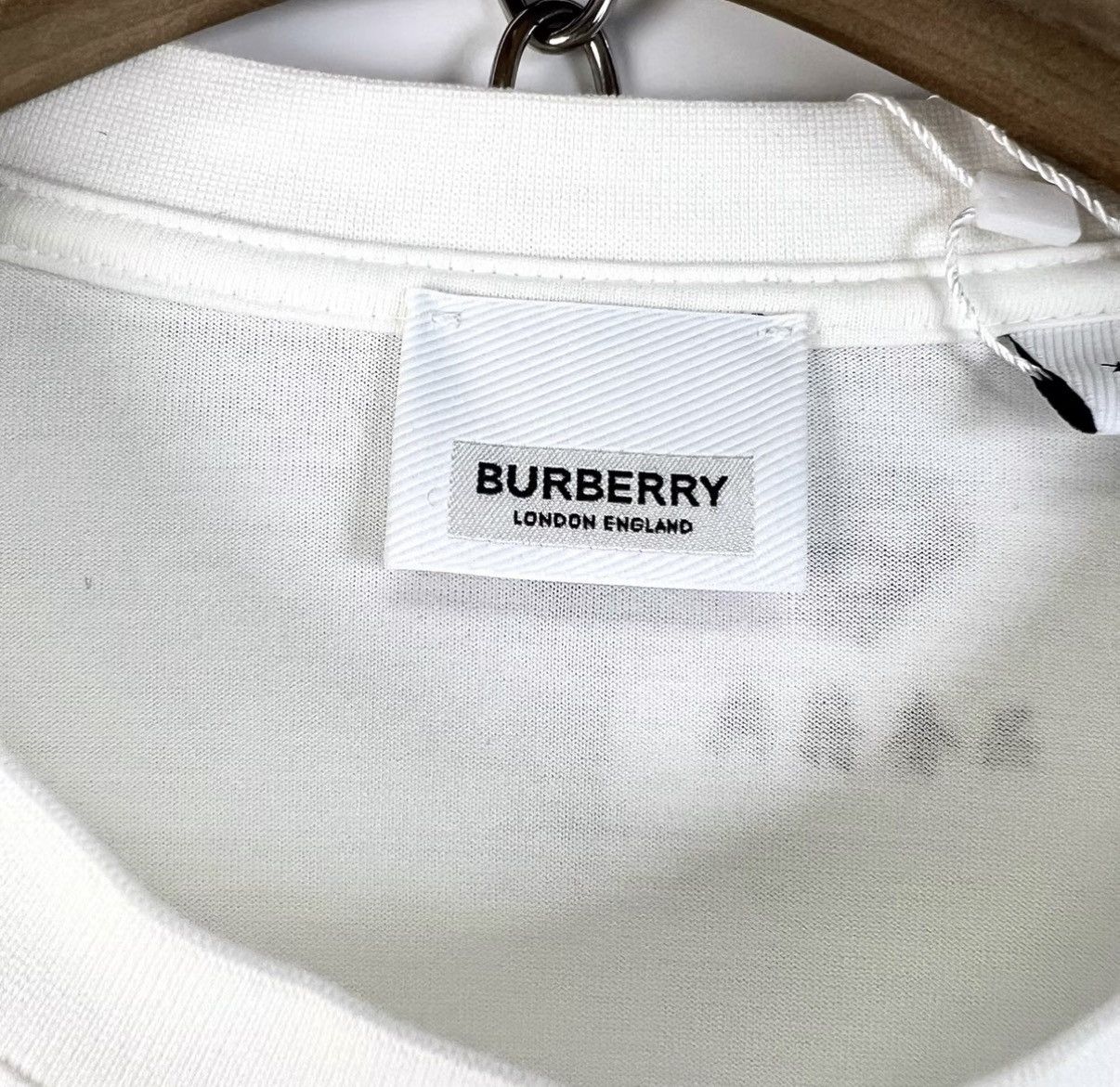 Burberry Burberry / White TB Embroidered Short Sleeve T-Shirt K12 Size US XS / EU 42 / 0 - 4 Thumbnail