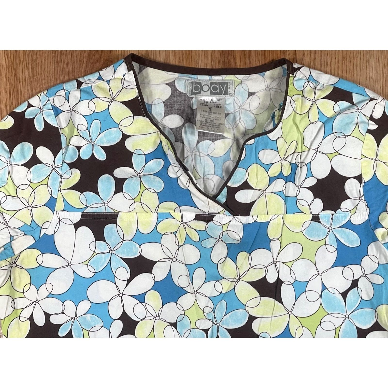 Cherokee Cherokee Shirt S Body Stretch Nurse Scrub Top Women Size Floral Size S / US 4 / IT 40 - 2 Thumbnail