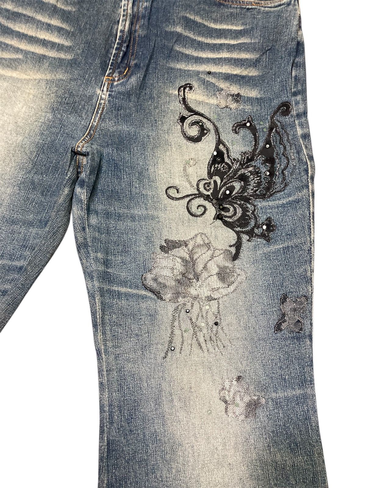 Japanese Brand Butterfly Embroidered Flare Jeans Size 30" / US 8 / IT 44 - 3 Thumbnail