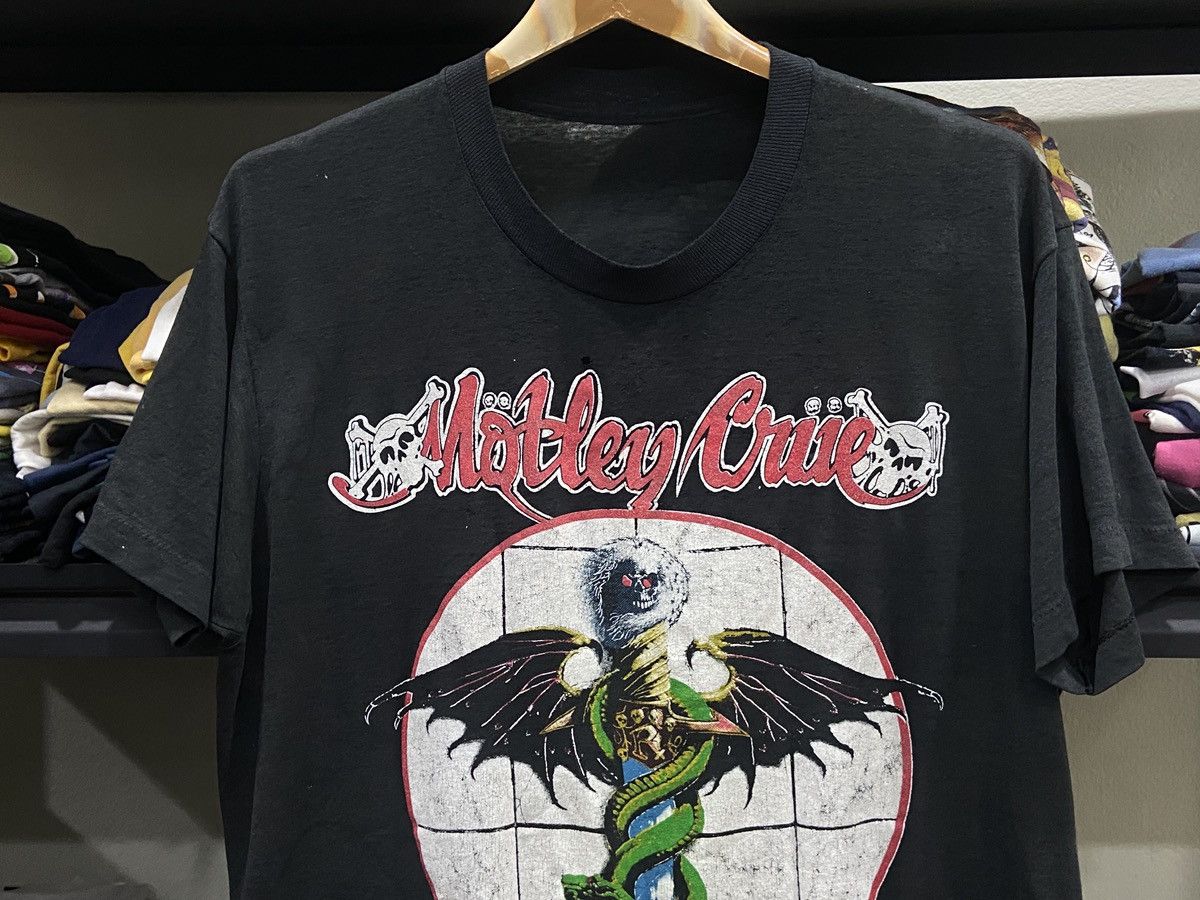 Band Tees × Vintage Vintage 1990s Motley Crue Dr. Feelgood Tour Band TShirt Size US L / EU 52-54 / 3 - 2 Thumbnail