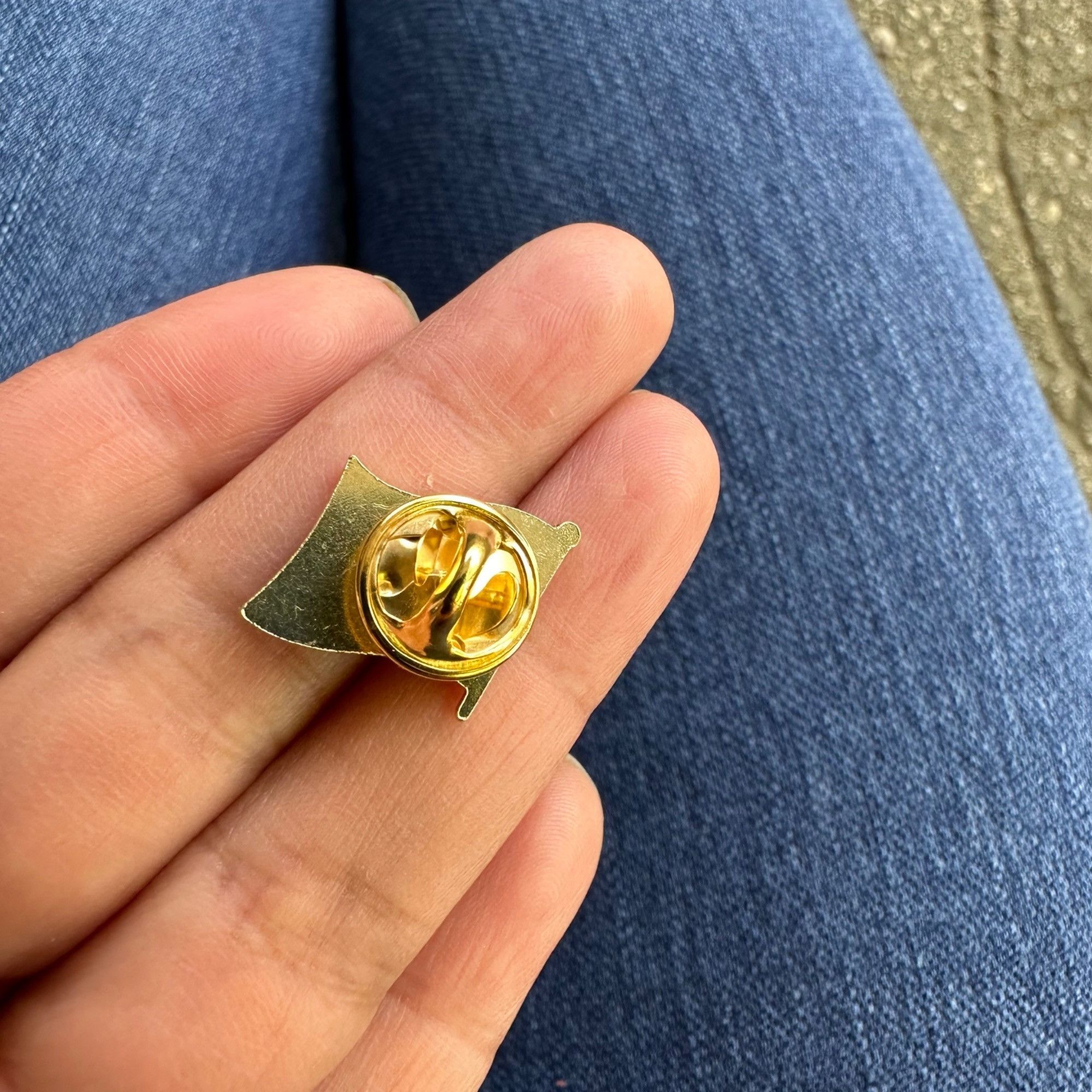 Other ✨Ecuadorian Flag Enamel Pin Yellow Blue Red Broch Patriotic Size ONE SIZE - 3 Thumbnail
