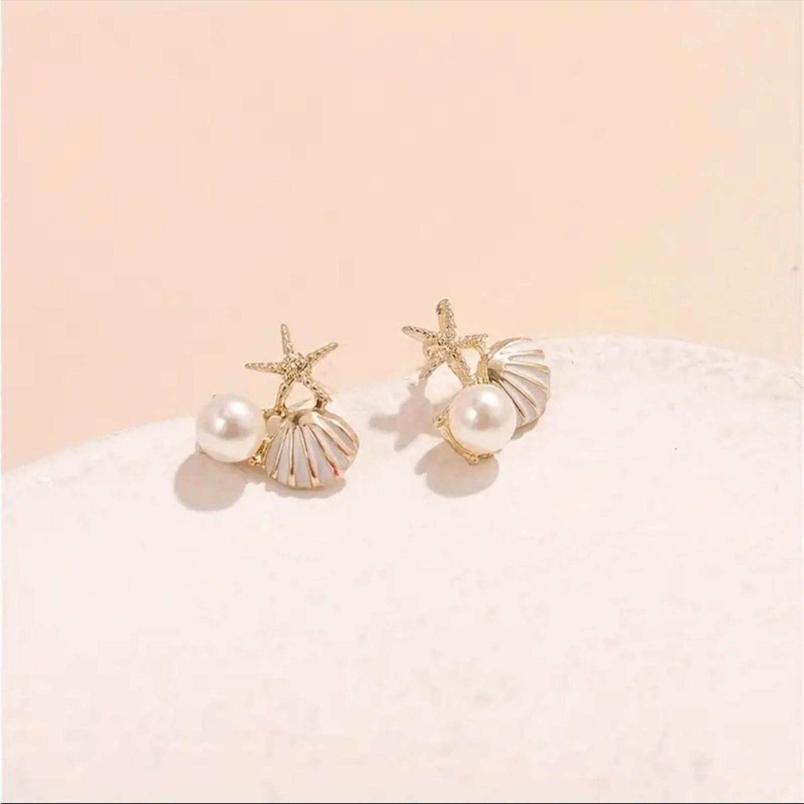 Designer Gold and Silver Starfish Shell Pearl Earrings Size ONE SIZE - 1 Thumbnail