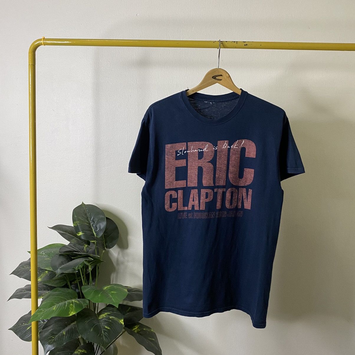 Band Tees Eric Clapton Slowhand Is Back Live In Japan Concert Tshirt Size US M / EU 48-50 / 2 - 1 Thumbnail