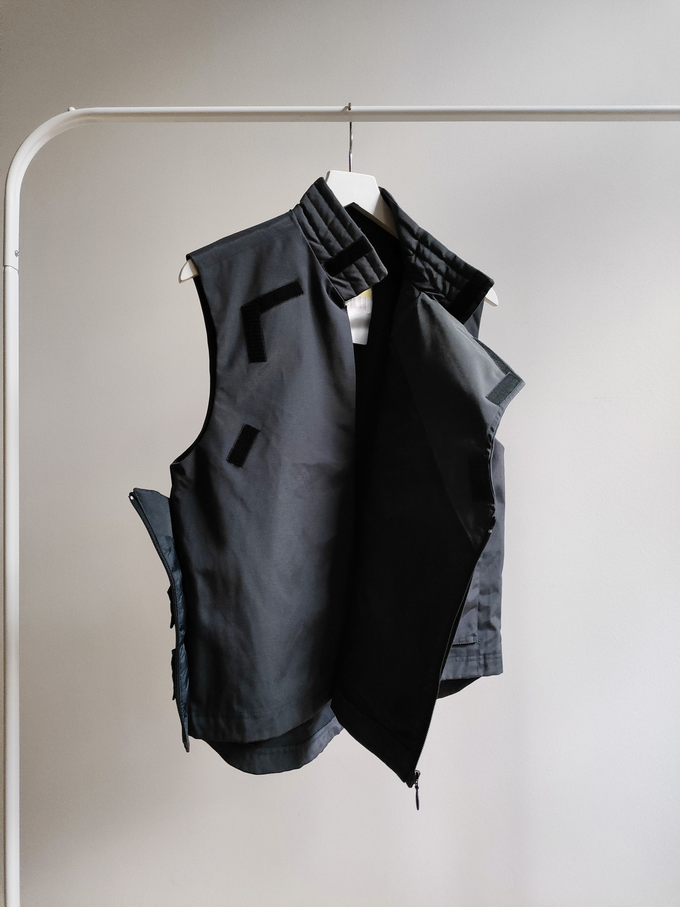 Nike 2000s Nike Morse Code Technical ‘Bulletproof’ Utility Vest Size US S / EU 44-46 / 1 - 3 Thumbnail