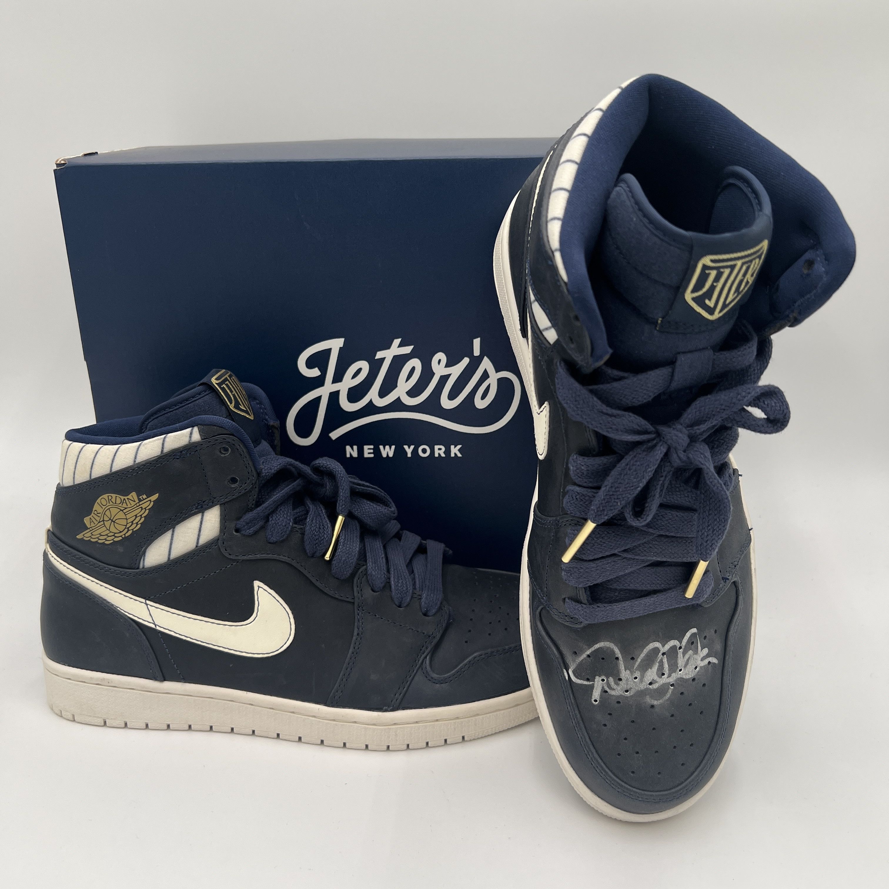 Jordan Brand × New York Yankees × Nike Jordan 1 Derek Jeter RE2PECT SIGNED COA Rare Nike Sneakers Size US 11 / EU 44 - 2 Thumbnail