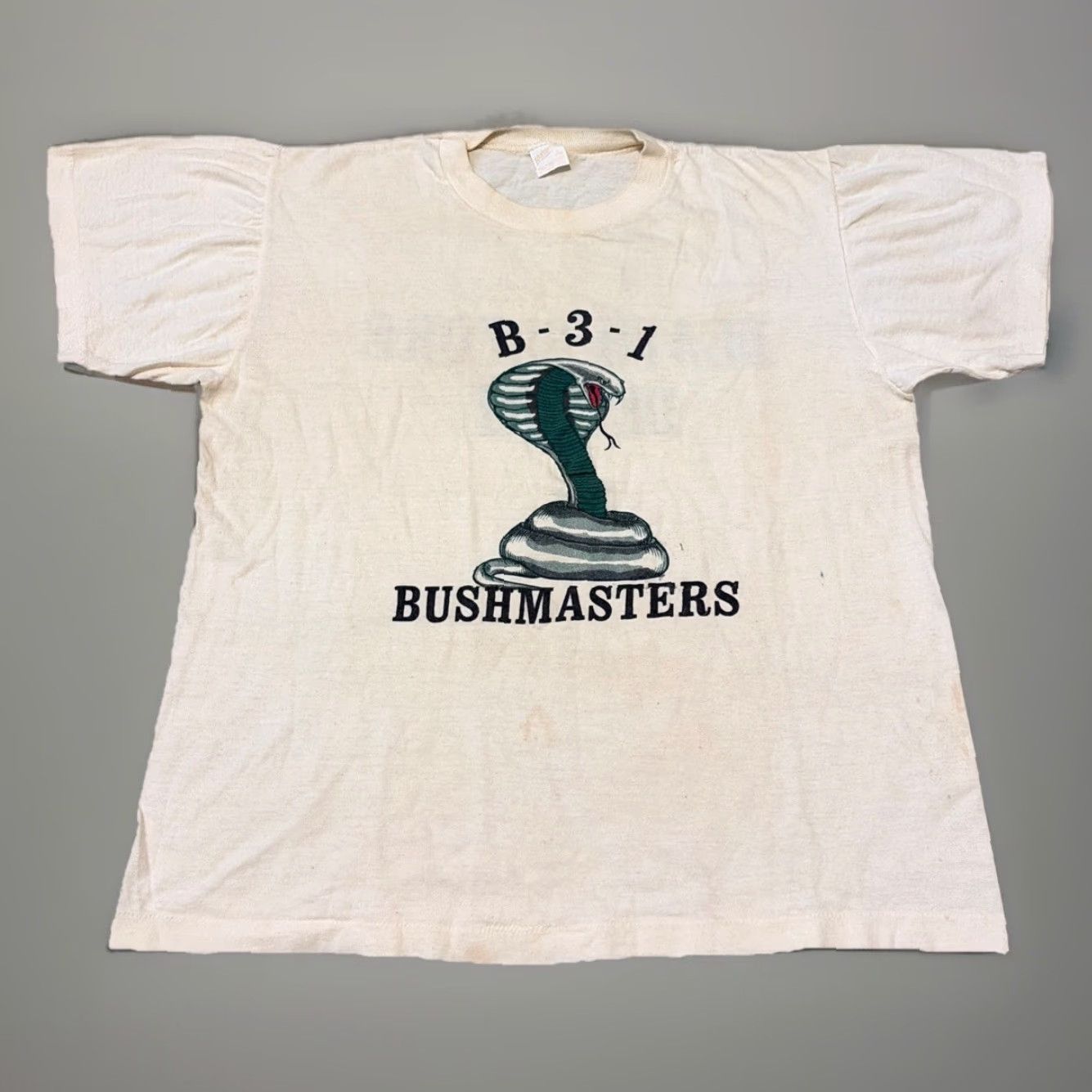 Vintage VTG 70s Death Before Defeat Army Military Bravo Bushmasters White T-Shirt L Mens Size US L / EU 52-54 / 3 - 2 Thumbnail